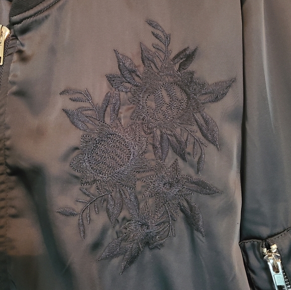 Lunik Woman's Embroidered Retro Rose Jacket, Size: Medium Color: Black - Picture 7 of 12